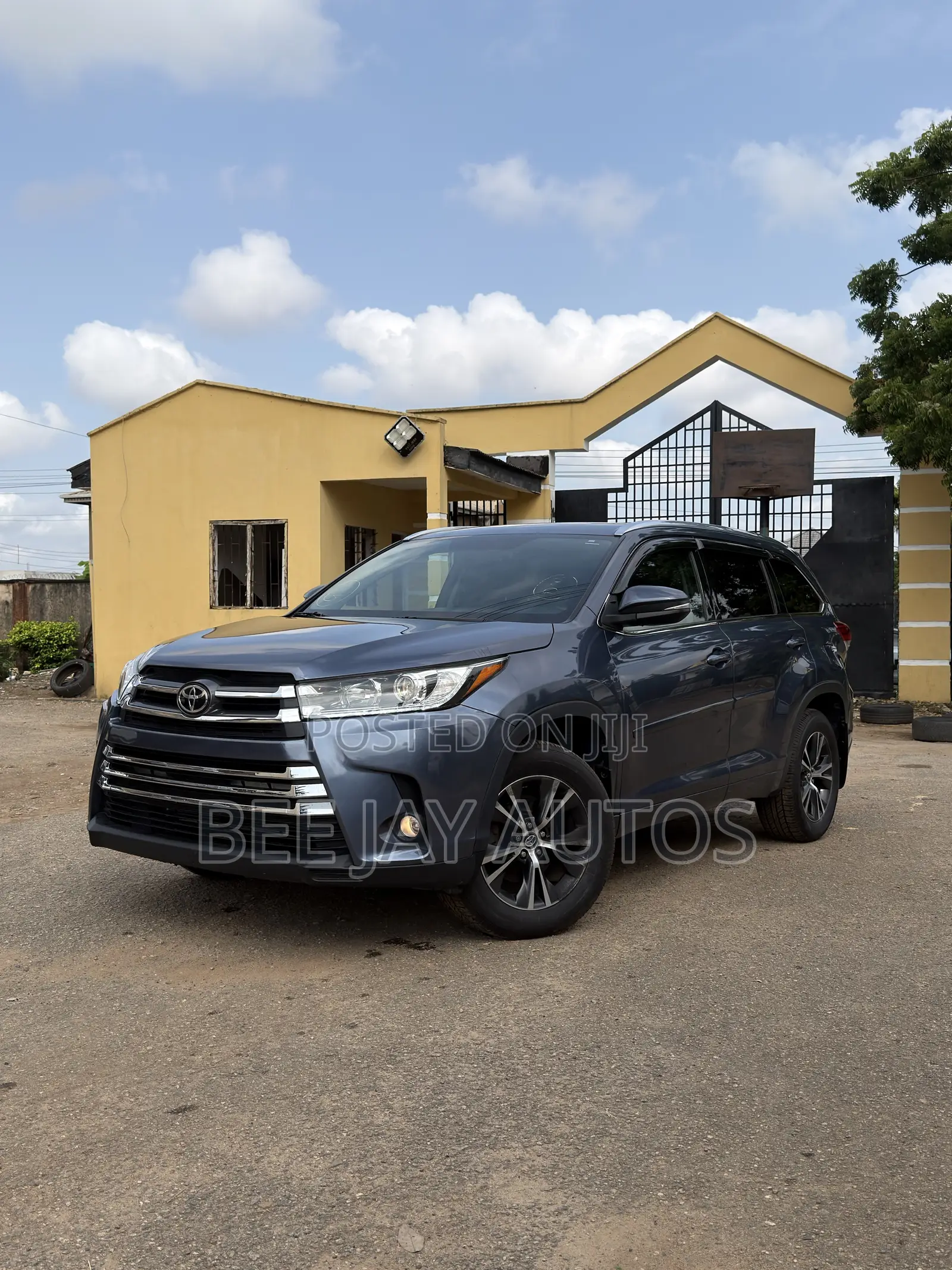 Toyota Highlander XLE 4x2 V6 (3.5L 6cyl 8A) 2017 Blue