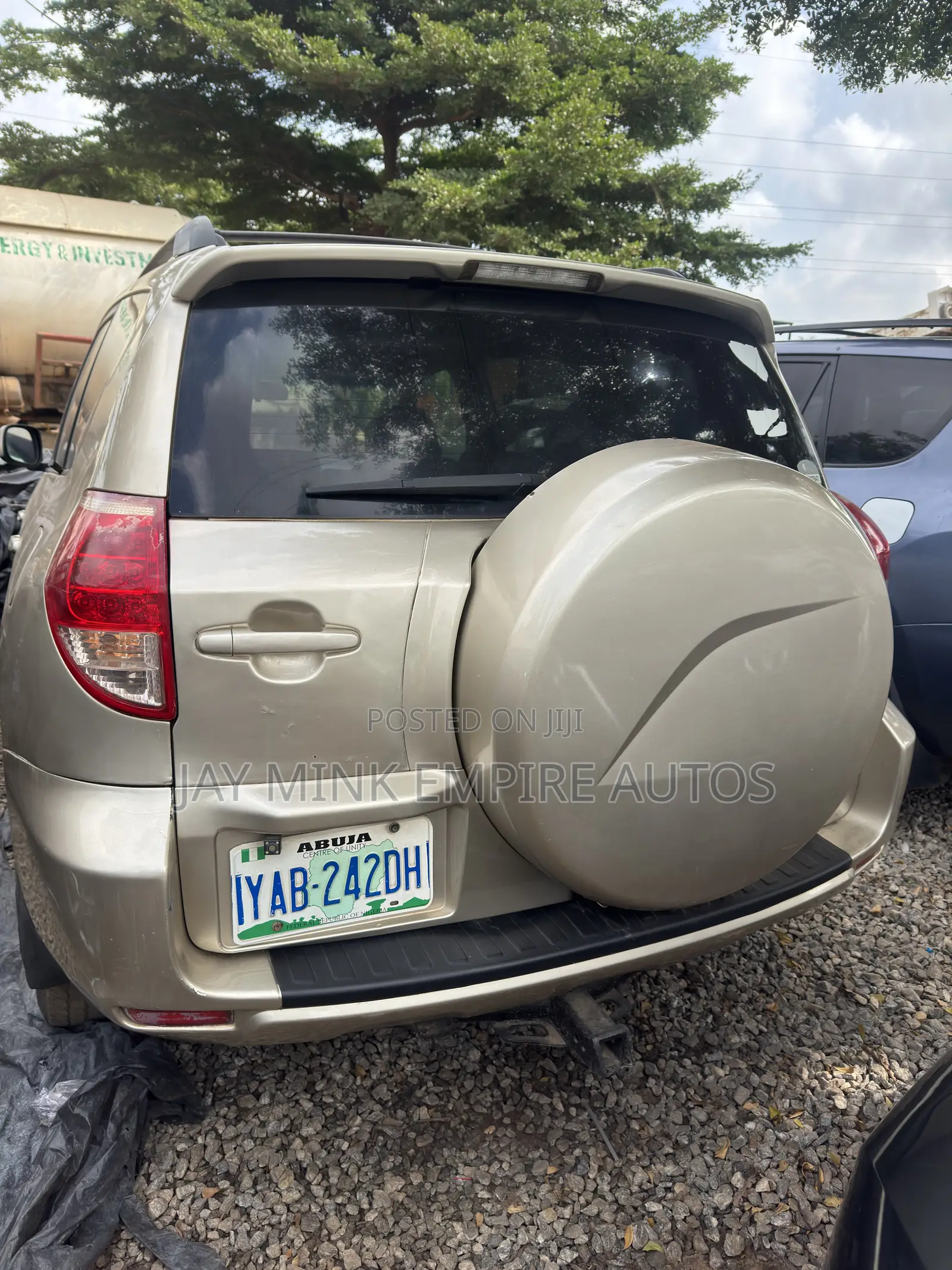 Toyota RAV4 2010 Gold