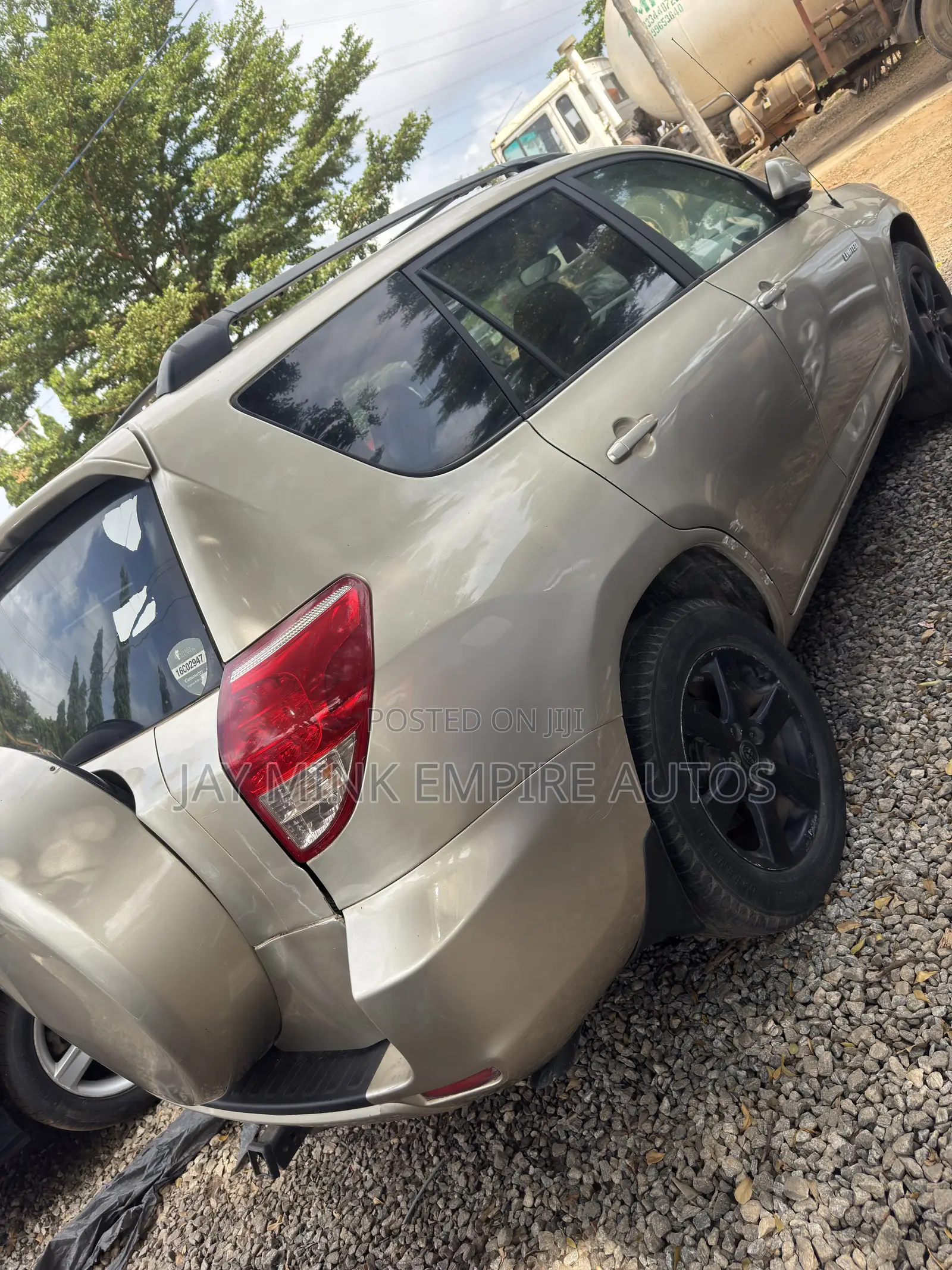 Toyota RAV4 2010 Gold