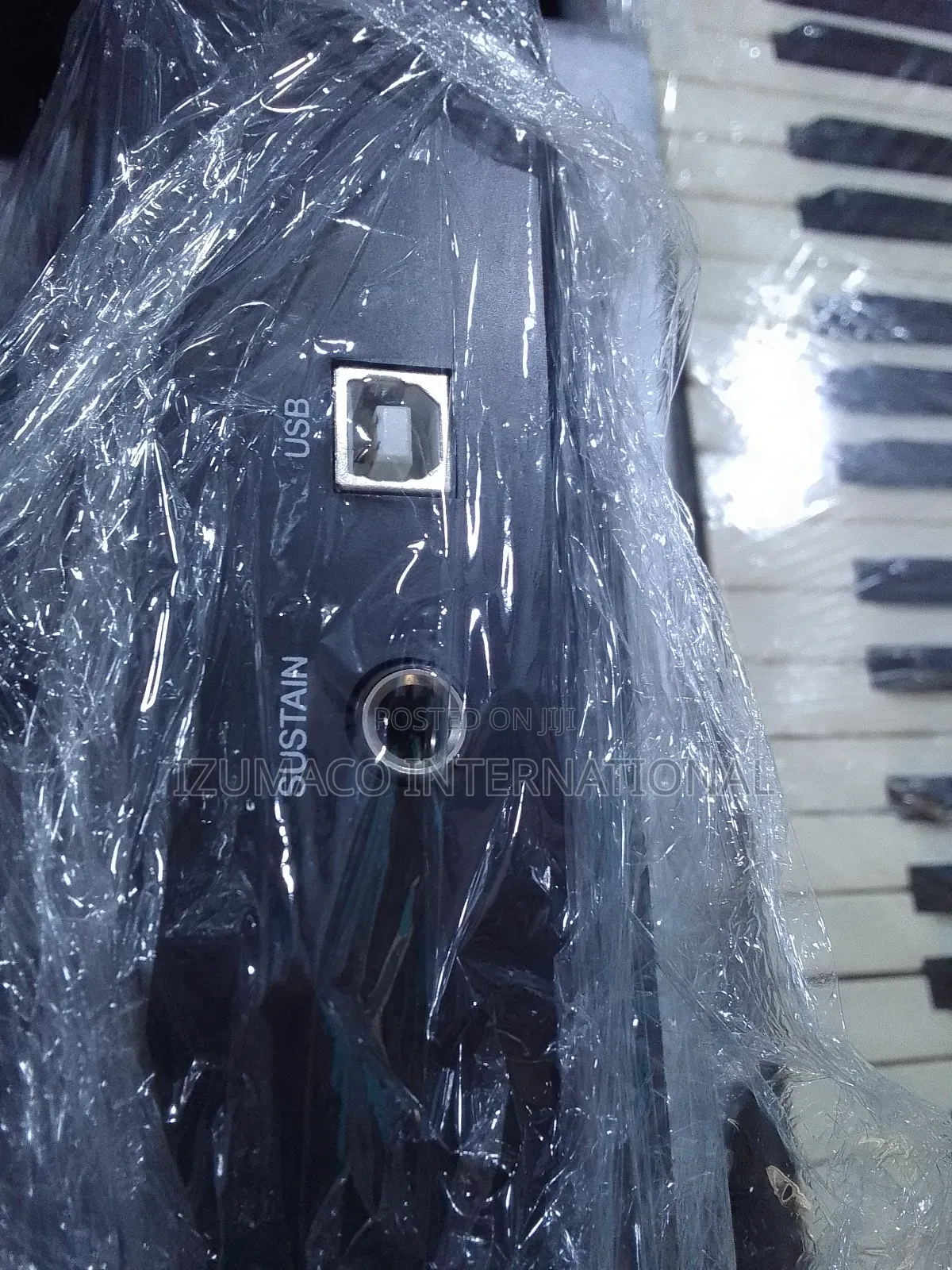 Alesis V49 MIDI Keyboard With Drum Pads