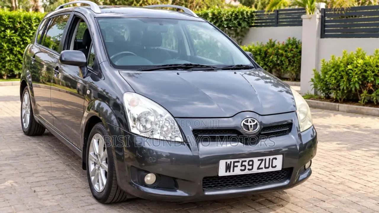 Toyota Verso 1.6 2009 Gray