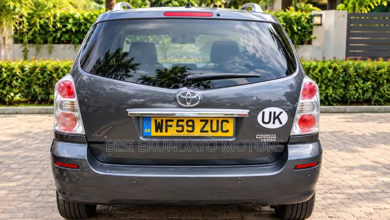 Toyota Verso 1.6 2009 Gray