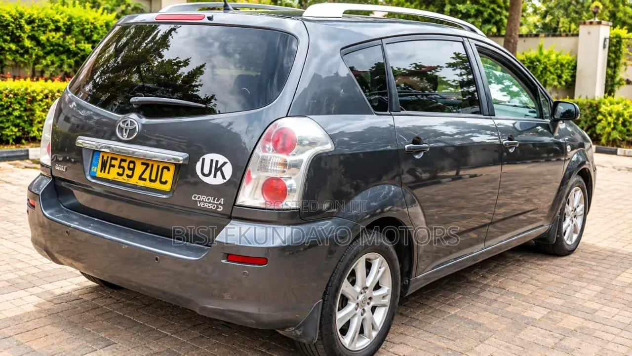 Toyota Verso 1.6 2009 Gray