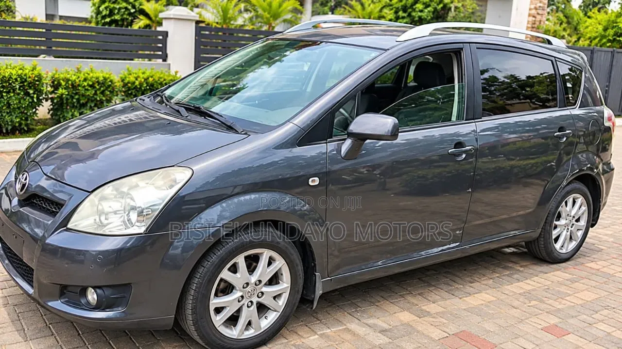 Toyota Verso 1.6 2009 Gray