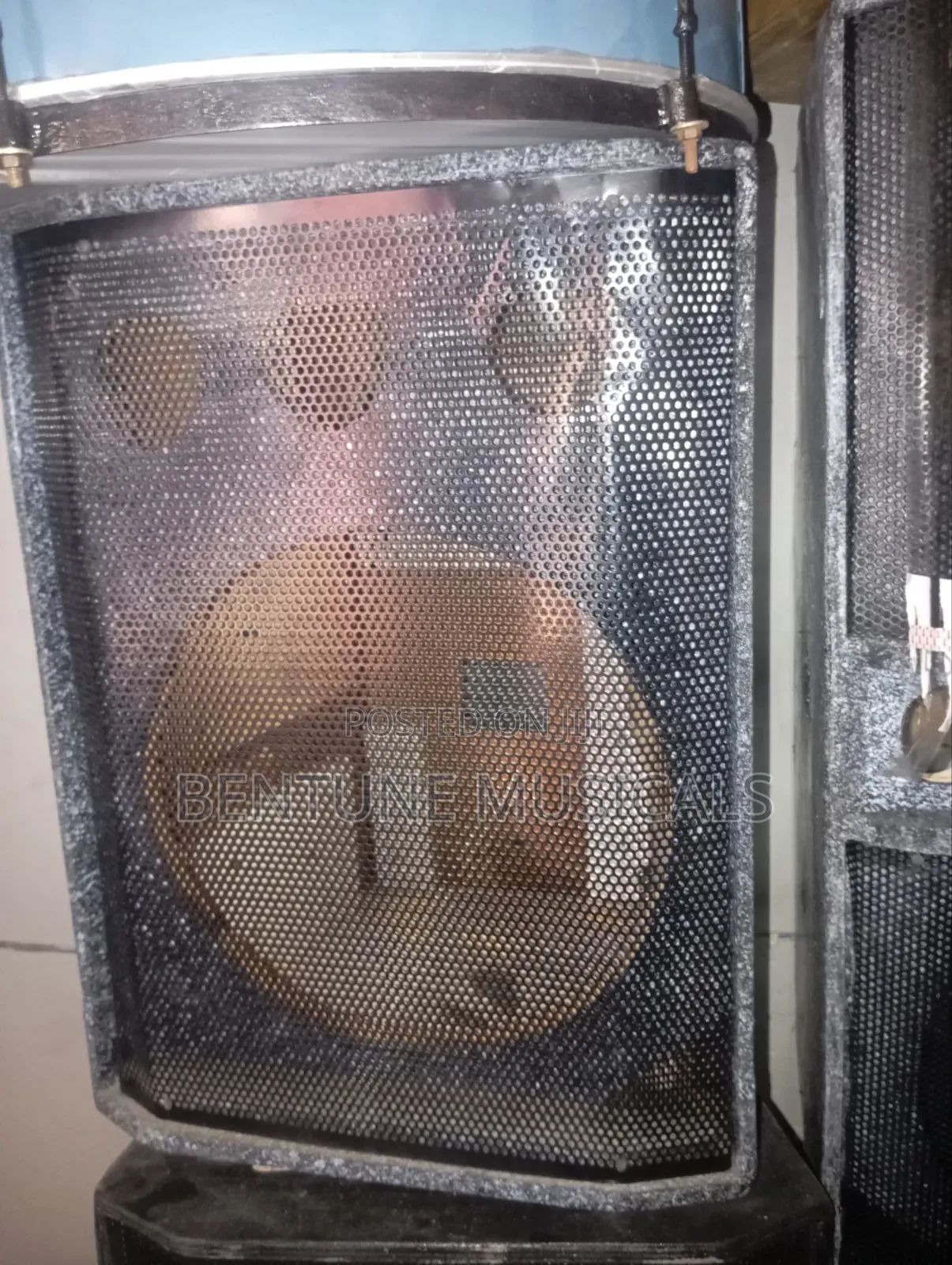 Empty 12 Single Speaker Box