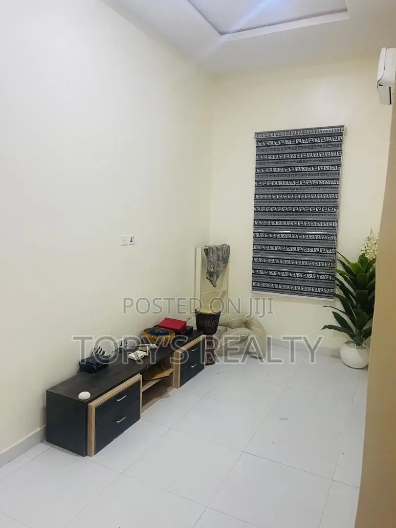 4bdrm Duplex in Lekki Phase 2 for sale