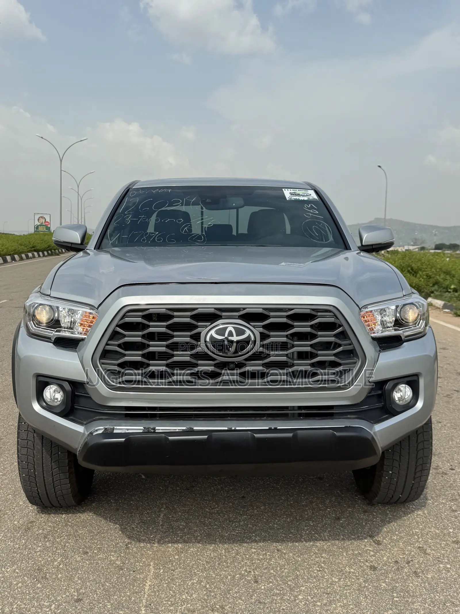 Toyota Tacoma 2024 Silver