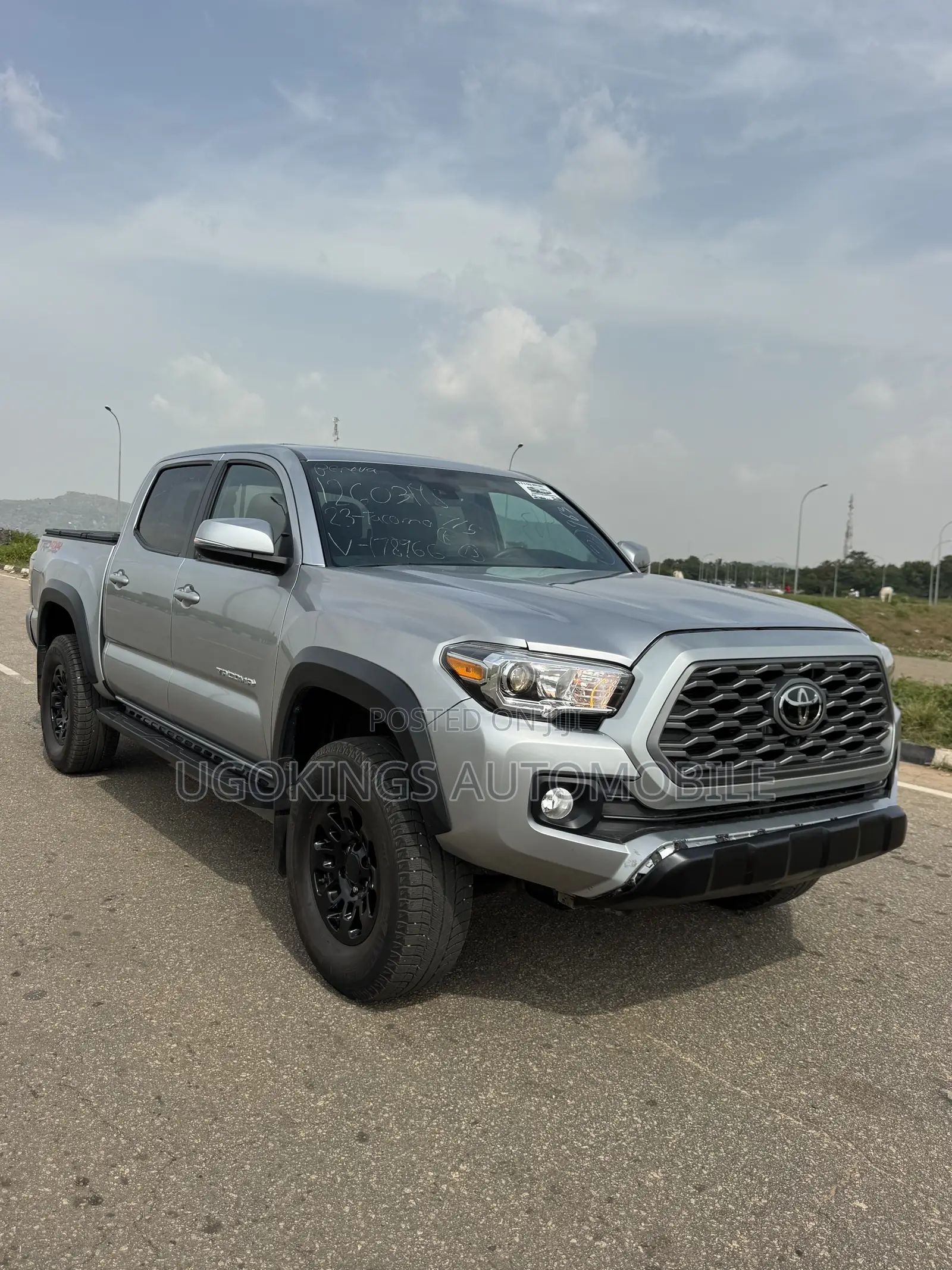Toyota Tacoma 2024 Silver