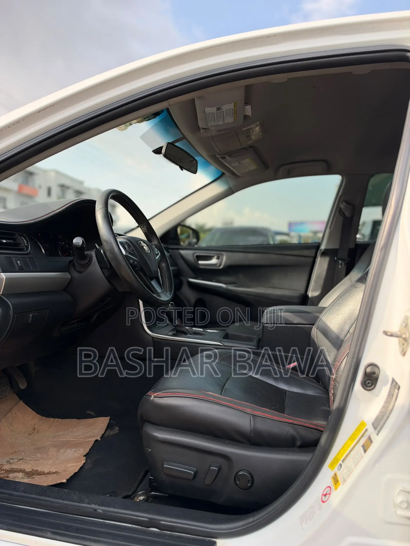 Toyota Camry SE 4dr Sedan (2.5L 4cyl 6A) 2015 White
