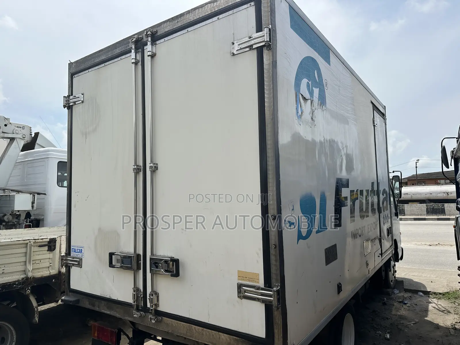 Isuzu Cooling Van