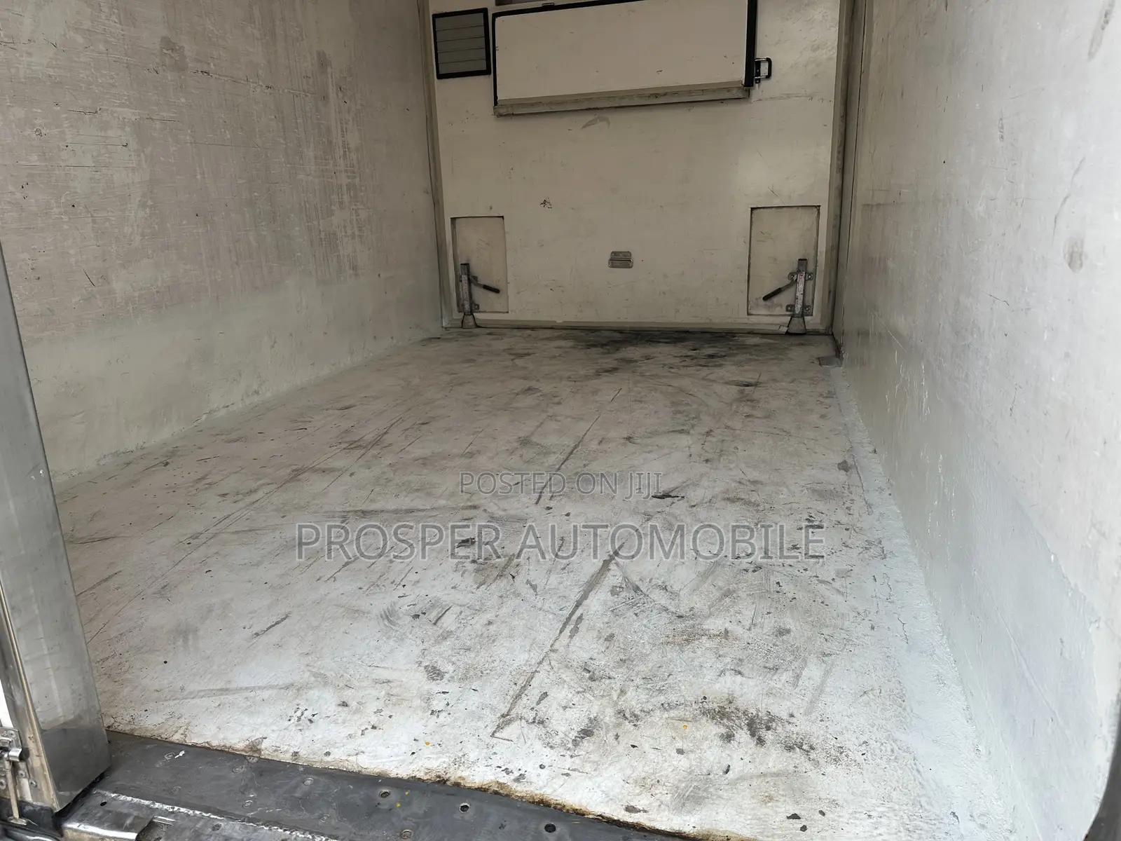 Isuzu Cooling Van