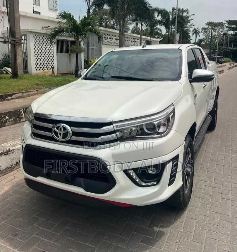 Toyota Hilux 2020 White