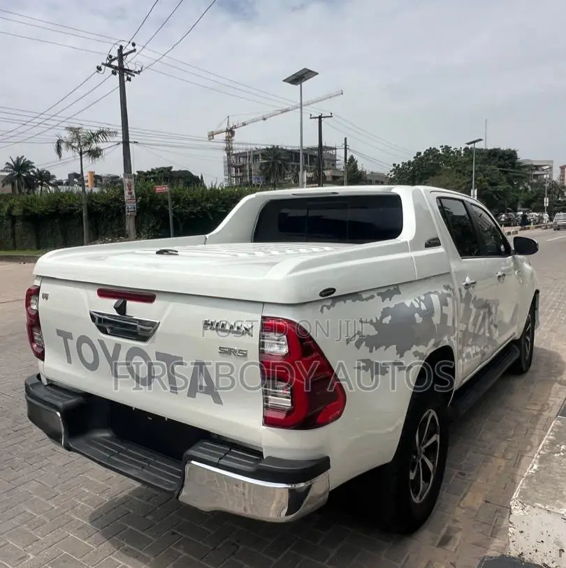 Toyota Hilux 2020 White