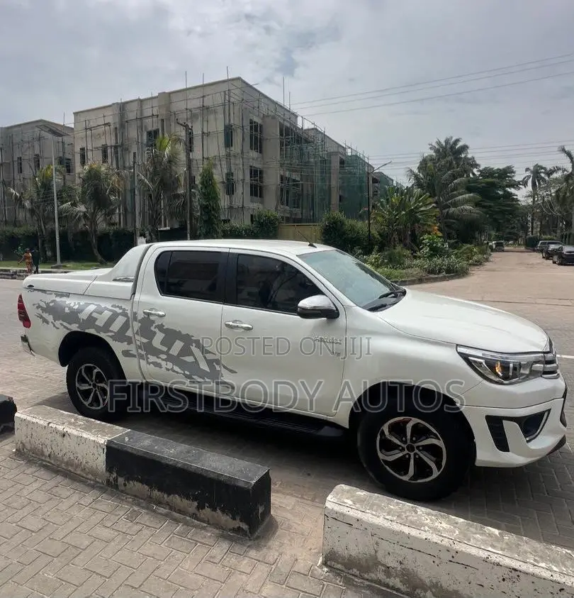 Toyota Hilux 2020 White