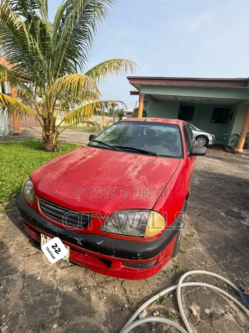 Toyota Avensis 2001 Red