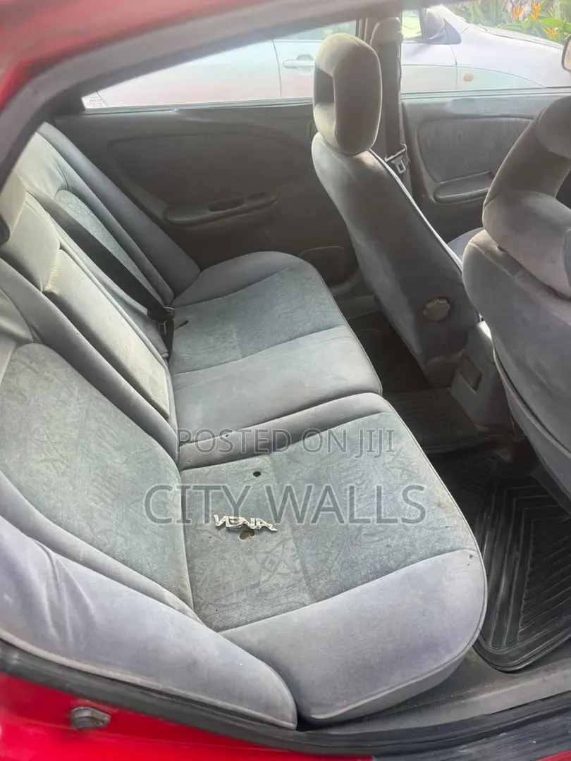 Toyota Avensis 2001 Red