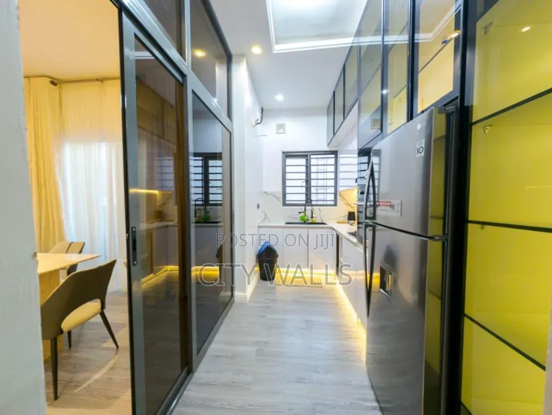 2bdrm Apartment in Lekki Phase 1 for rent
