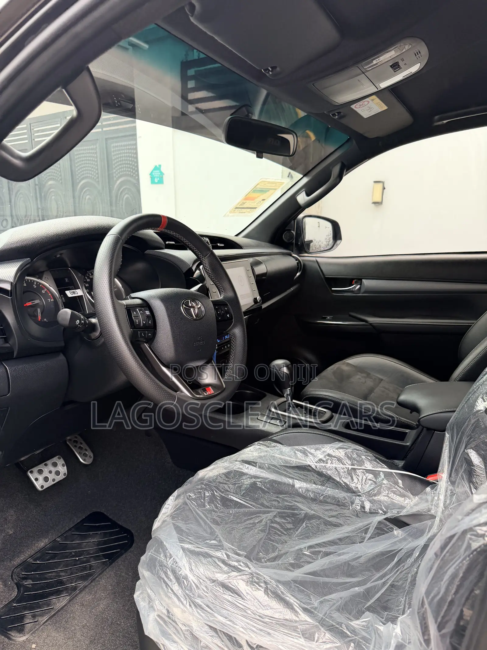 New Toyota Hilux 2025 Black