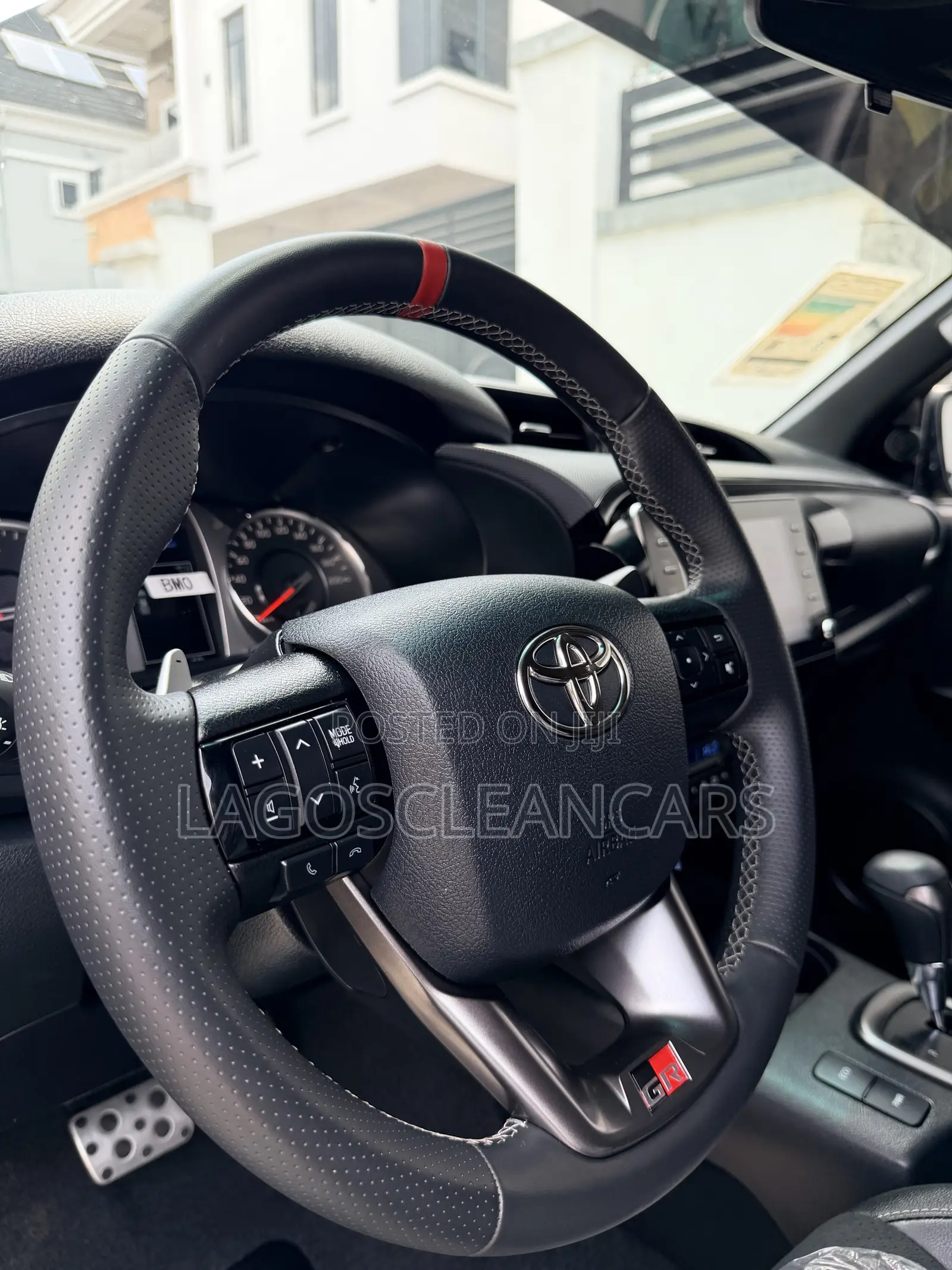 New Toyota Hilux 2025 Black