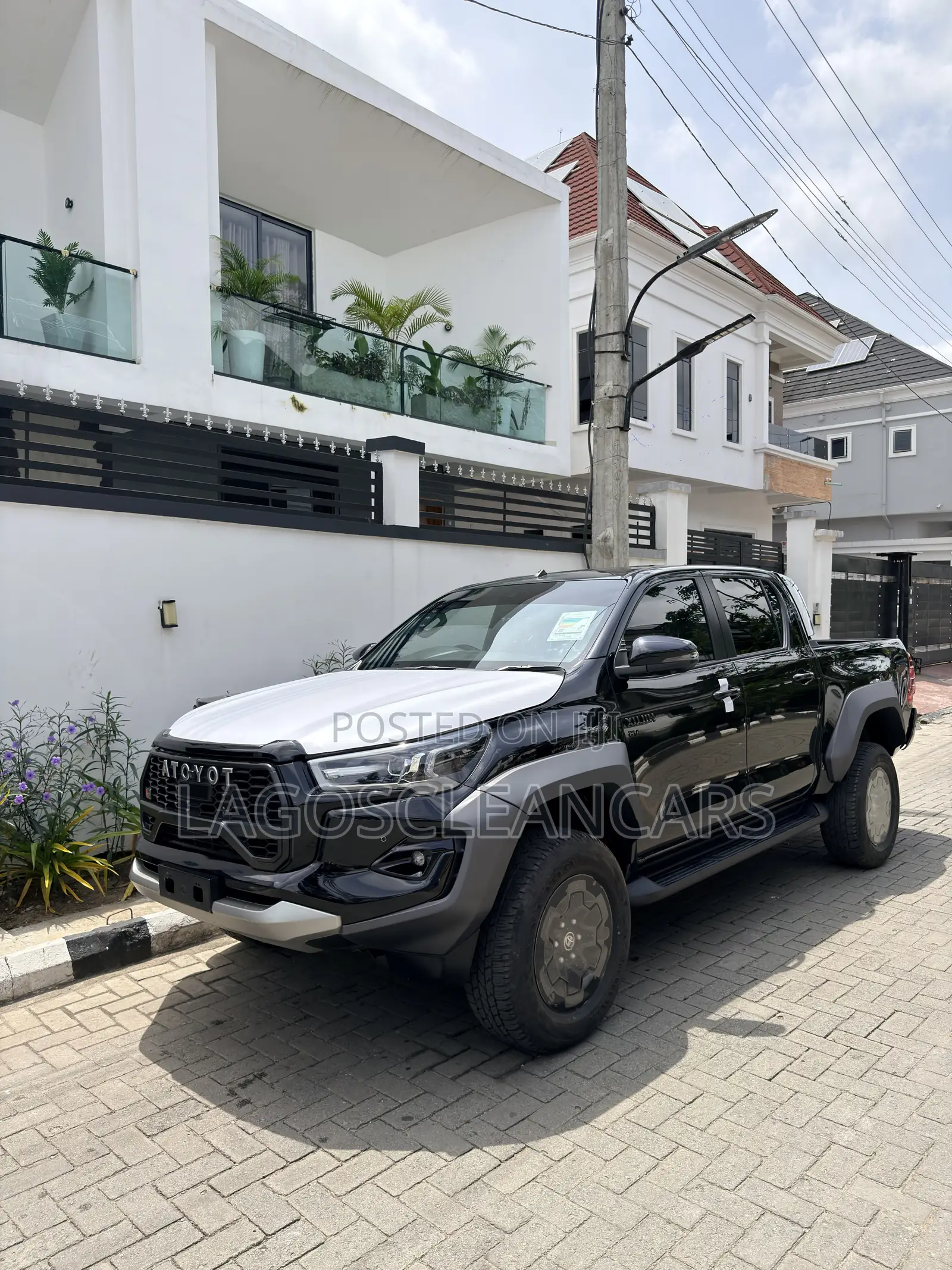 New Toyota Hilux 2025 Black