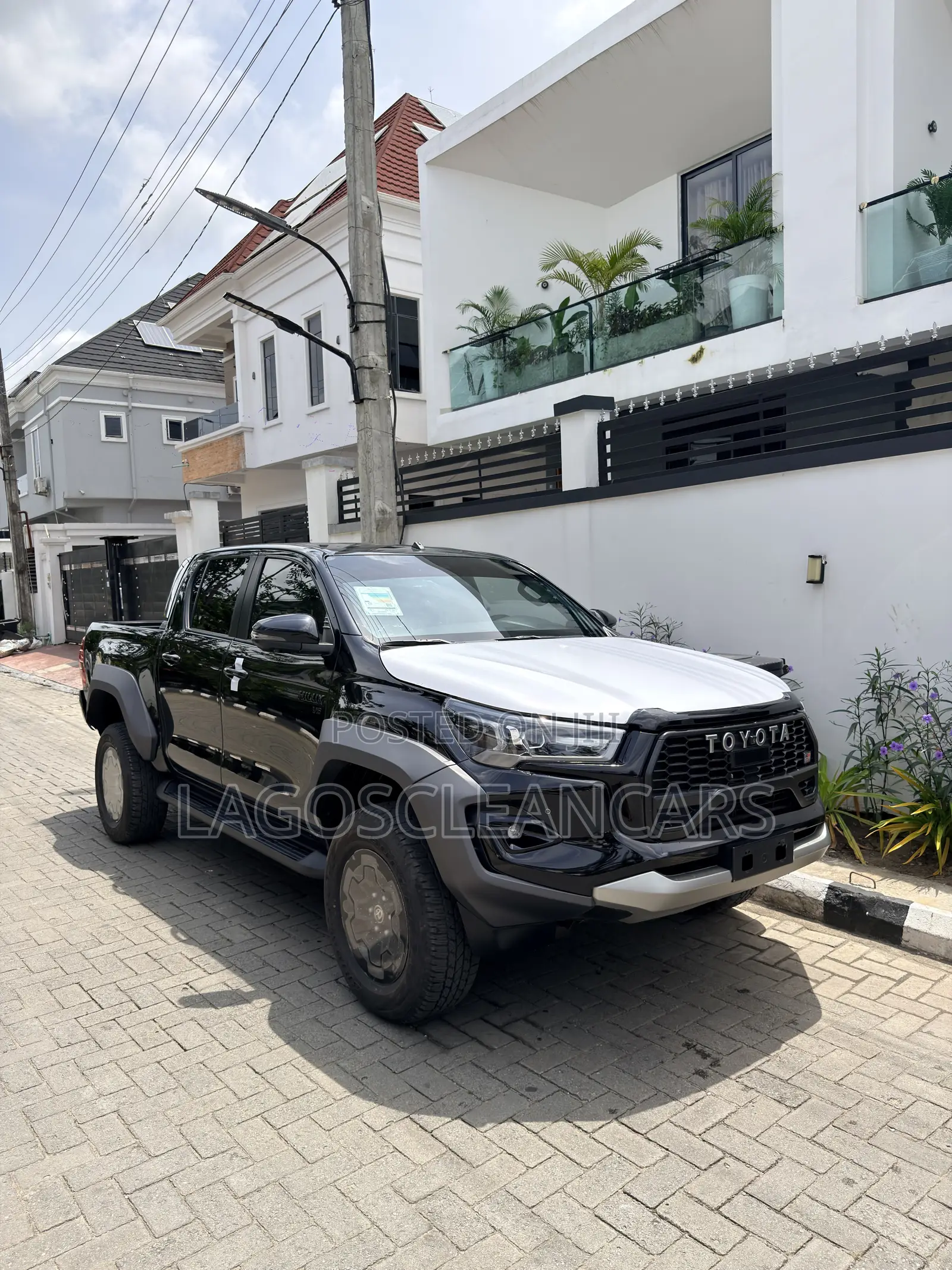 New Toyota Hilux 2025 Black