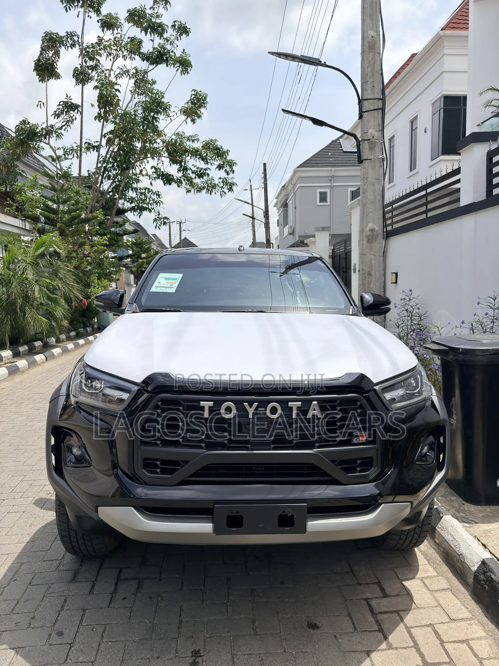 New Toyota Hilux 2025 Black