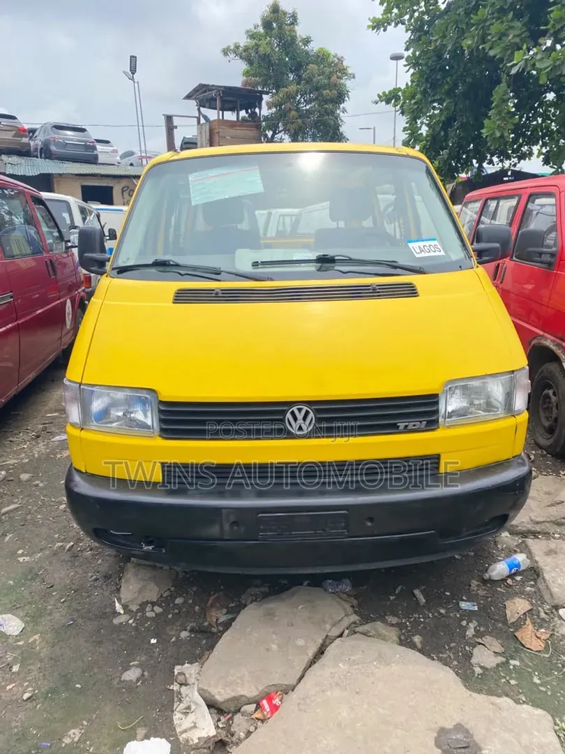 Volkswagen Transporter 2000 Yellow
