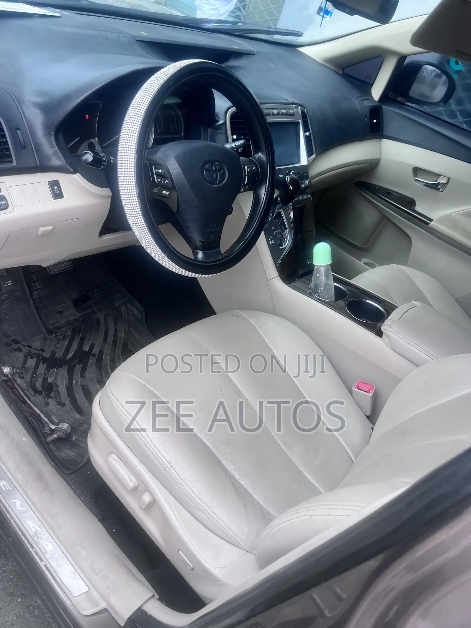 Toyota Venza XLE 2011 Gold