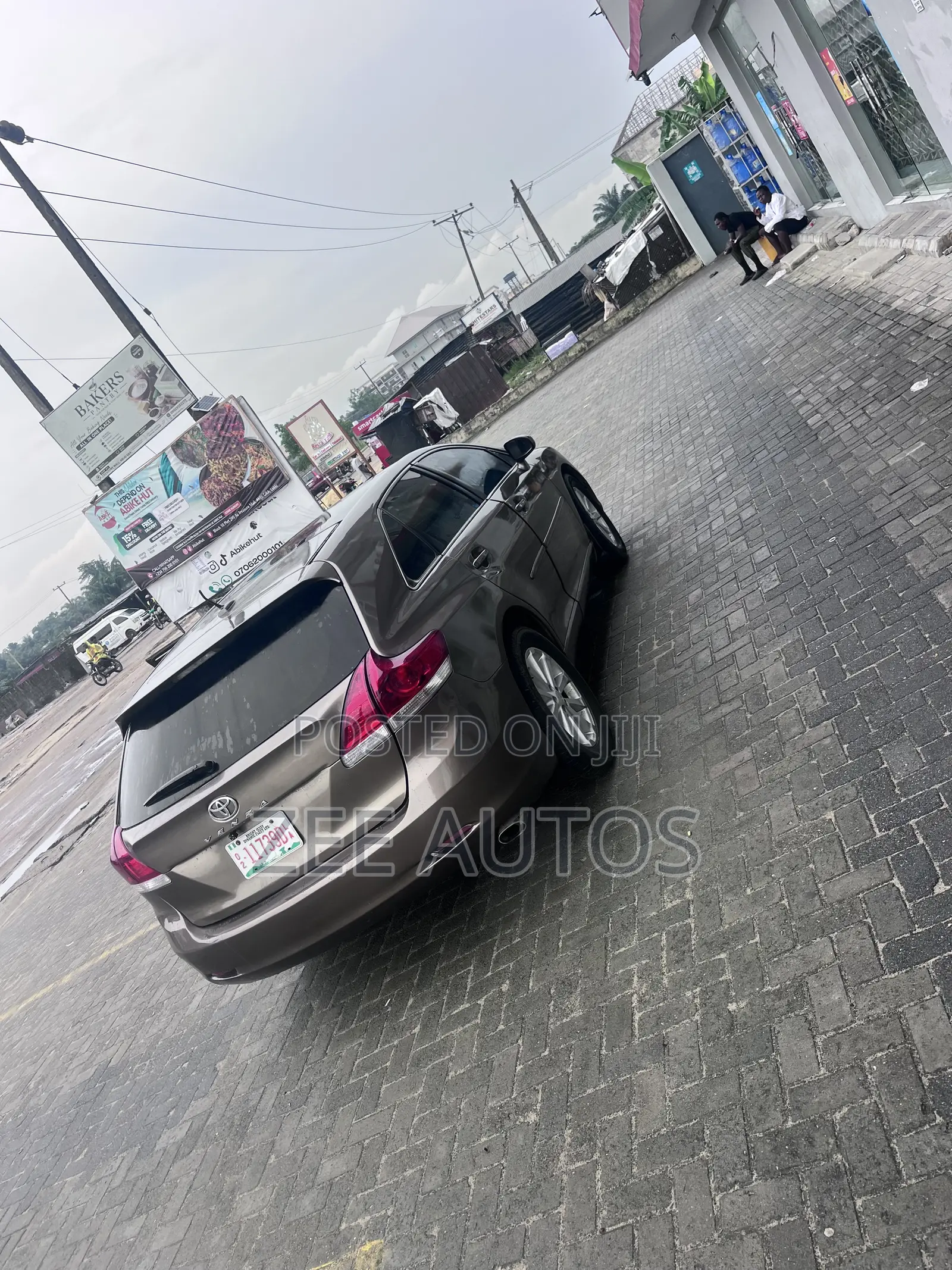 Toyota Venza XLE 2011 Gold