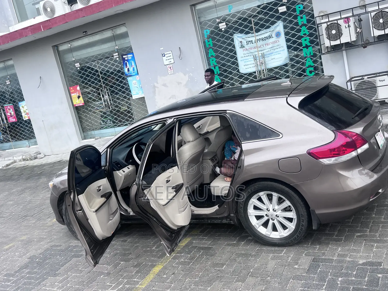 Toyota Venza XLE 2011 Gold