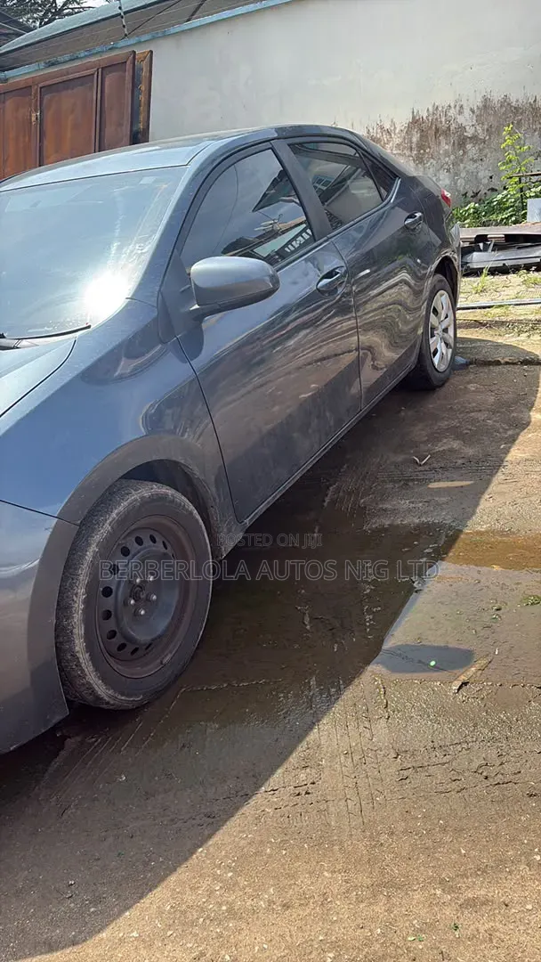 Toyota Corolla LE 4dr Sedan (1.8L 4cyl CVT) 2015 Gray