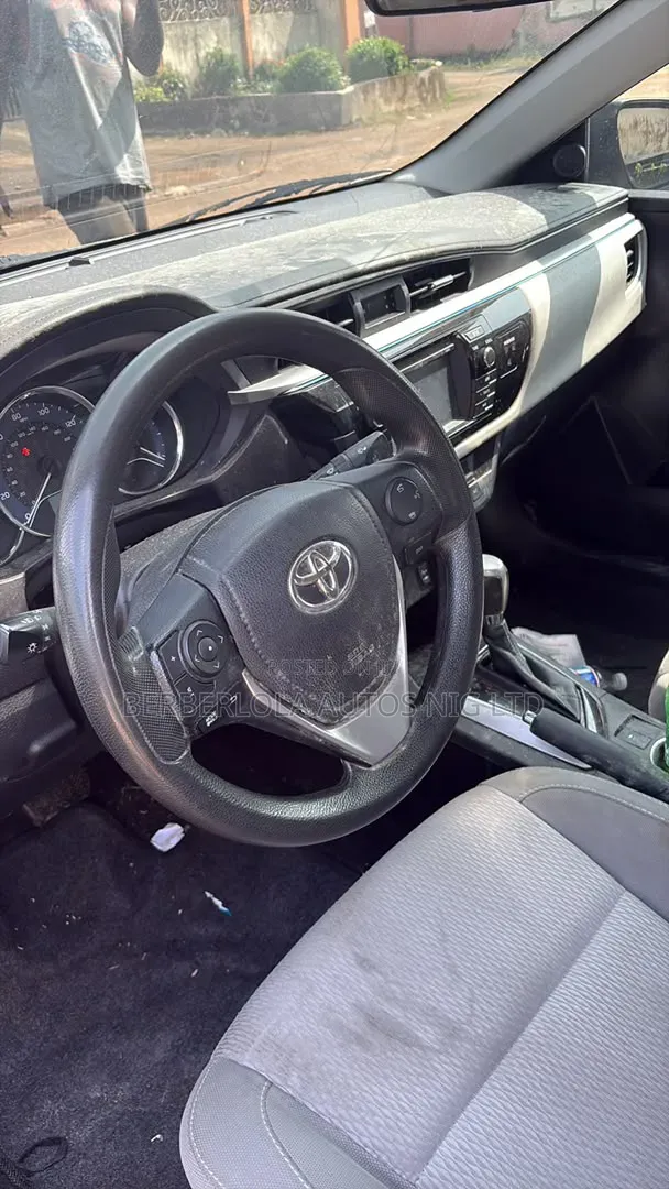 Toyota Corolla LE 4dr Sedan (1.8L 4cyl CVT) 2015 Gray