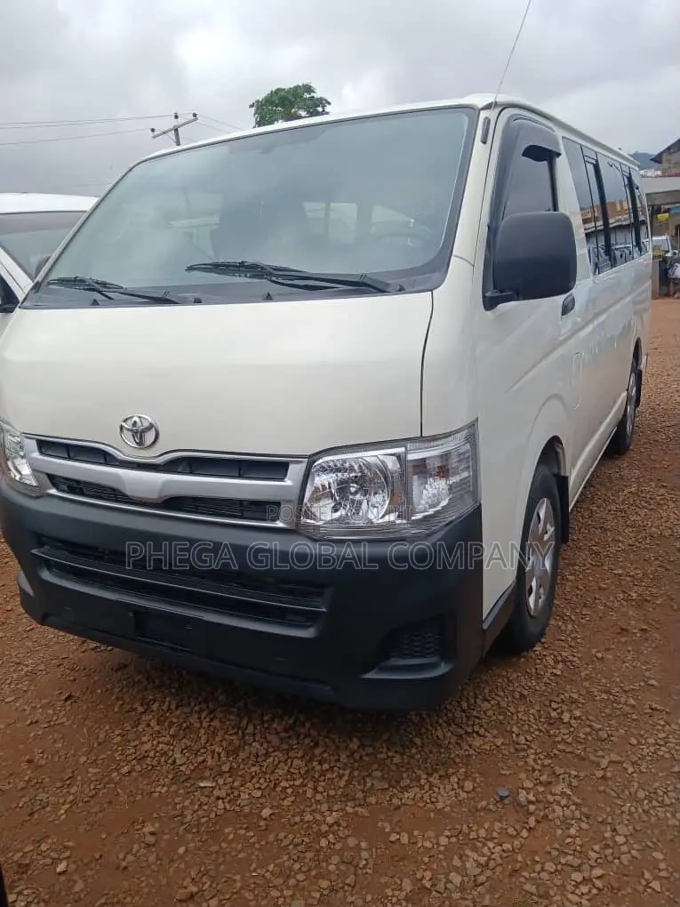 Toyota HiAce 2014 White