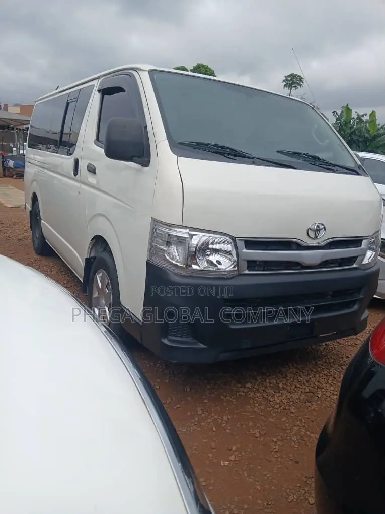 Toyota HiAce 2014 White