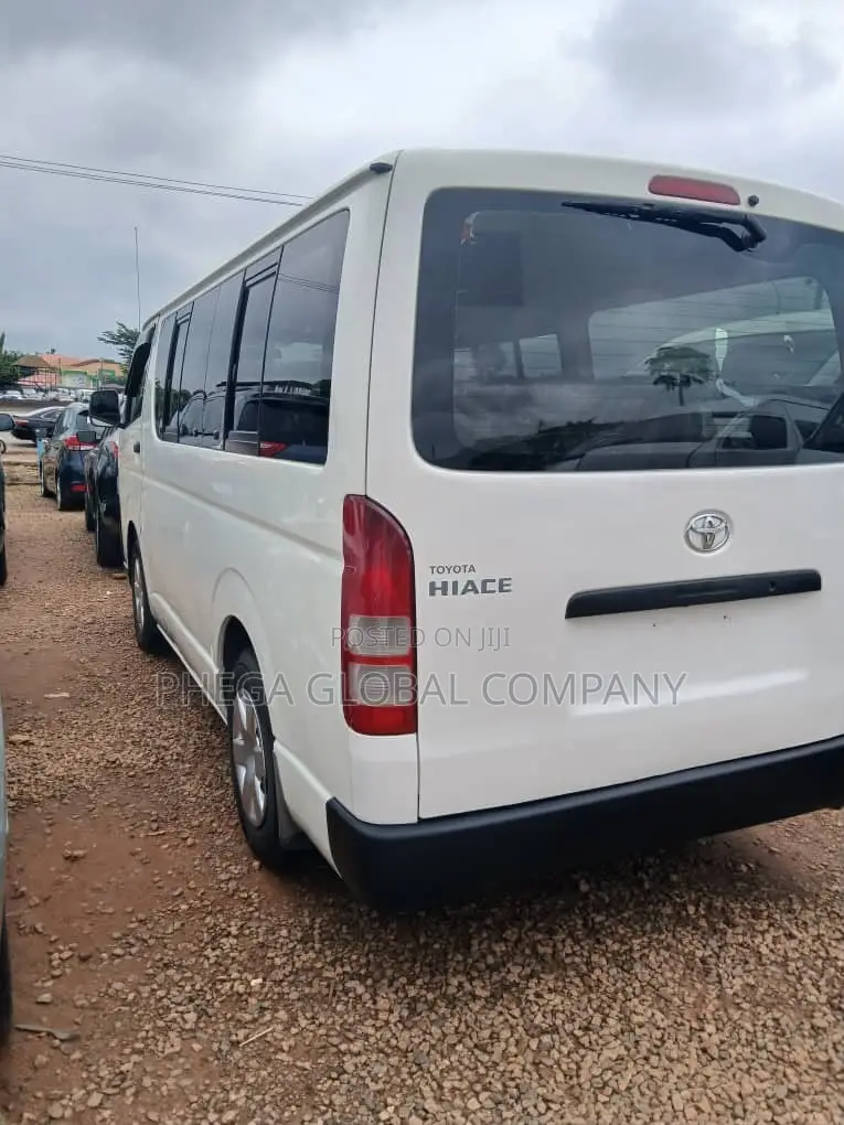 Toyota HiAce 2014 White