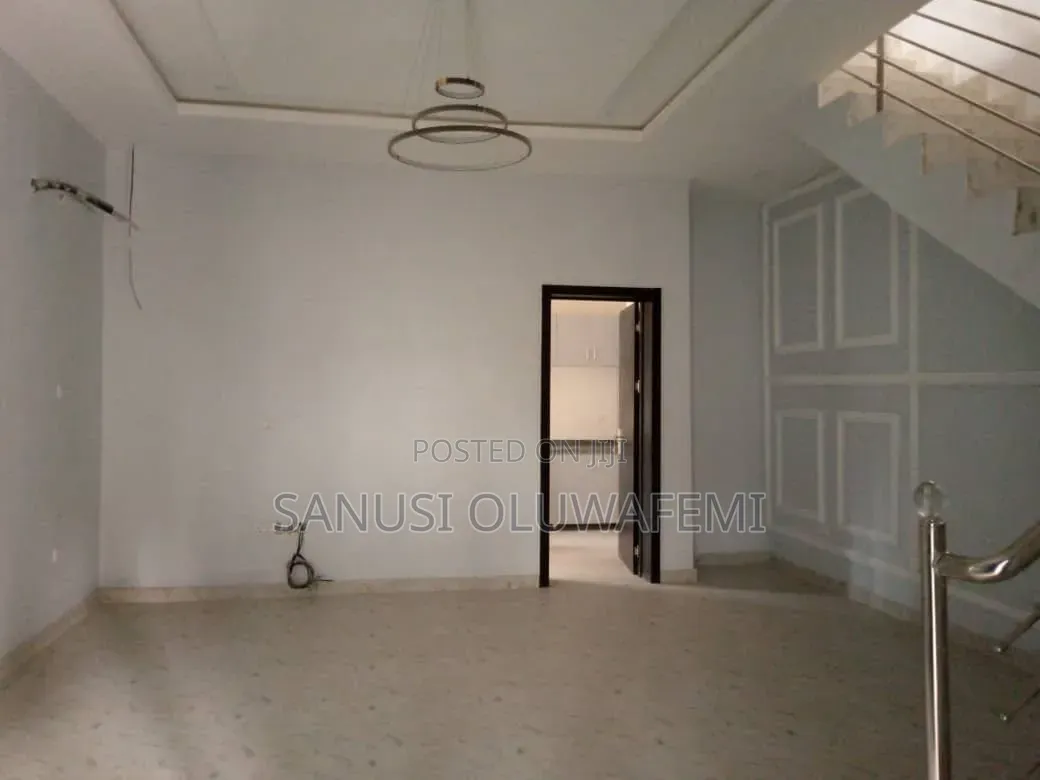 3bdrm Duplex in GRA Phase 1 for sale