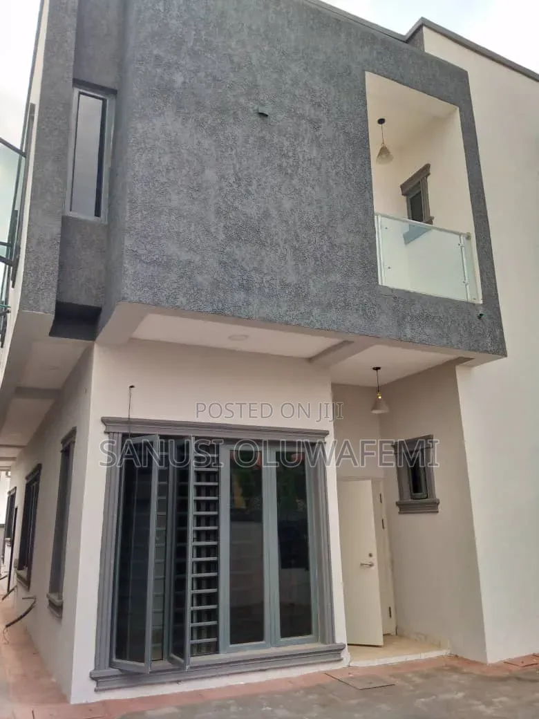 3bdrm Duplex in GRA Phase 1 for sale