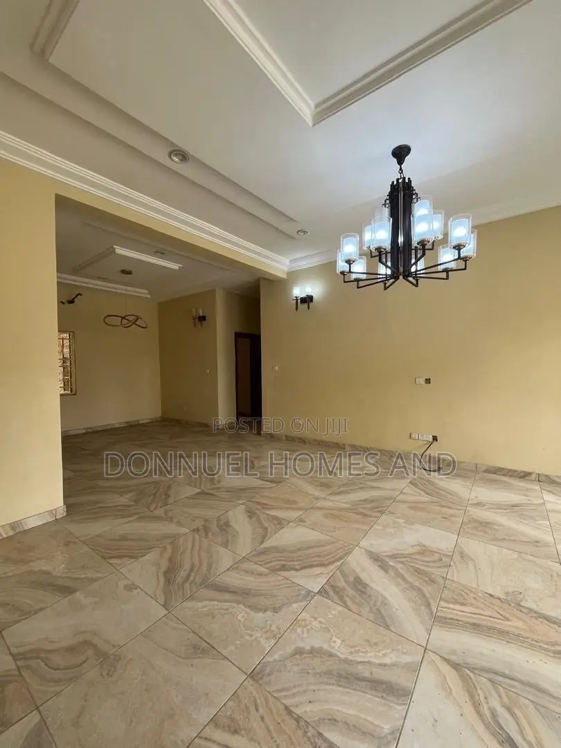 2bdrm Block of Flats in Lekki Phase 1 for rent