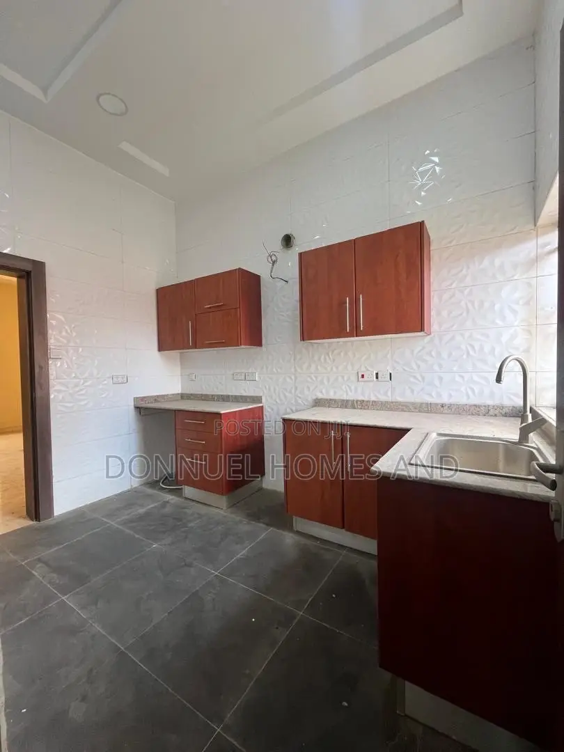2bdrm Block of Flats in Lekki Phase 1 for rent