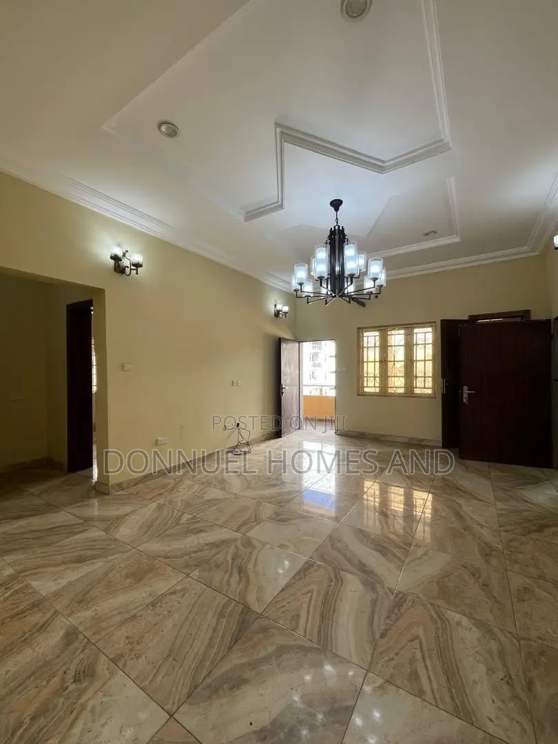 3bdrm Block of Flats in Lekki Phase 1 for rent