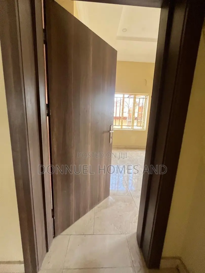 3bdrm Block of Flats in Lekki Phase 1 for rent