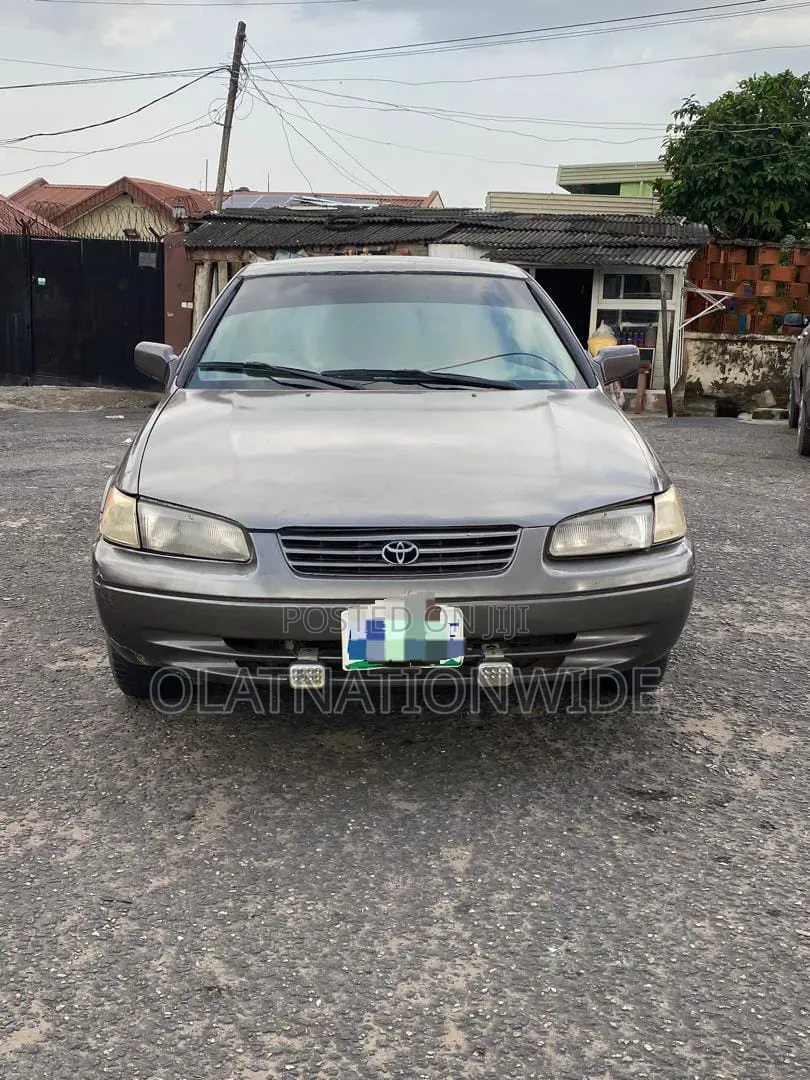 Toyota Camry 2000 Gray