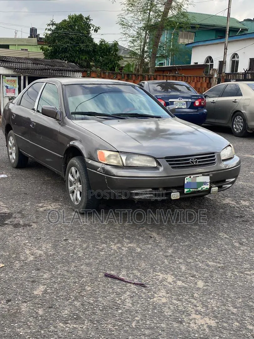 Toyota Camry 2000 Gray