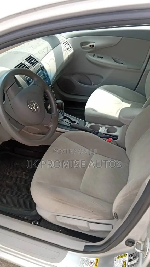 Toyota Corolla 2010 Silver