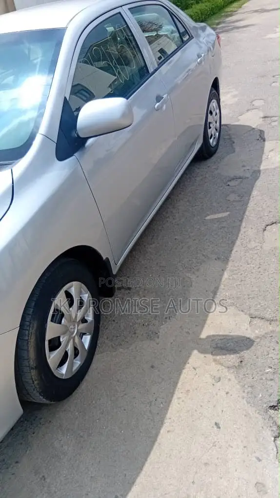 Toyota Corolla 2010 Silver