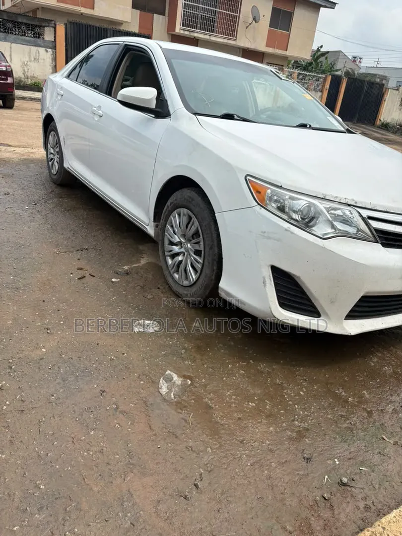Toyota Camry LE 4dr Sedan (2.5L 4cyl 6A) 2013 White