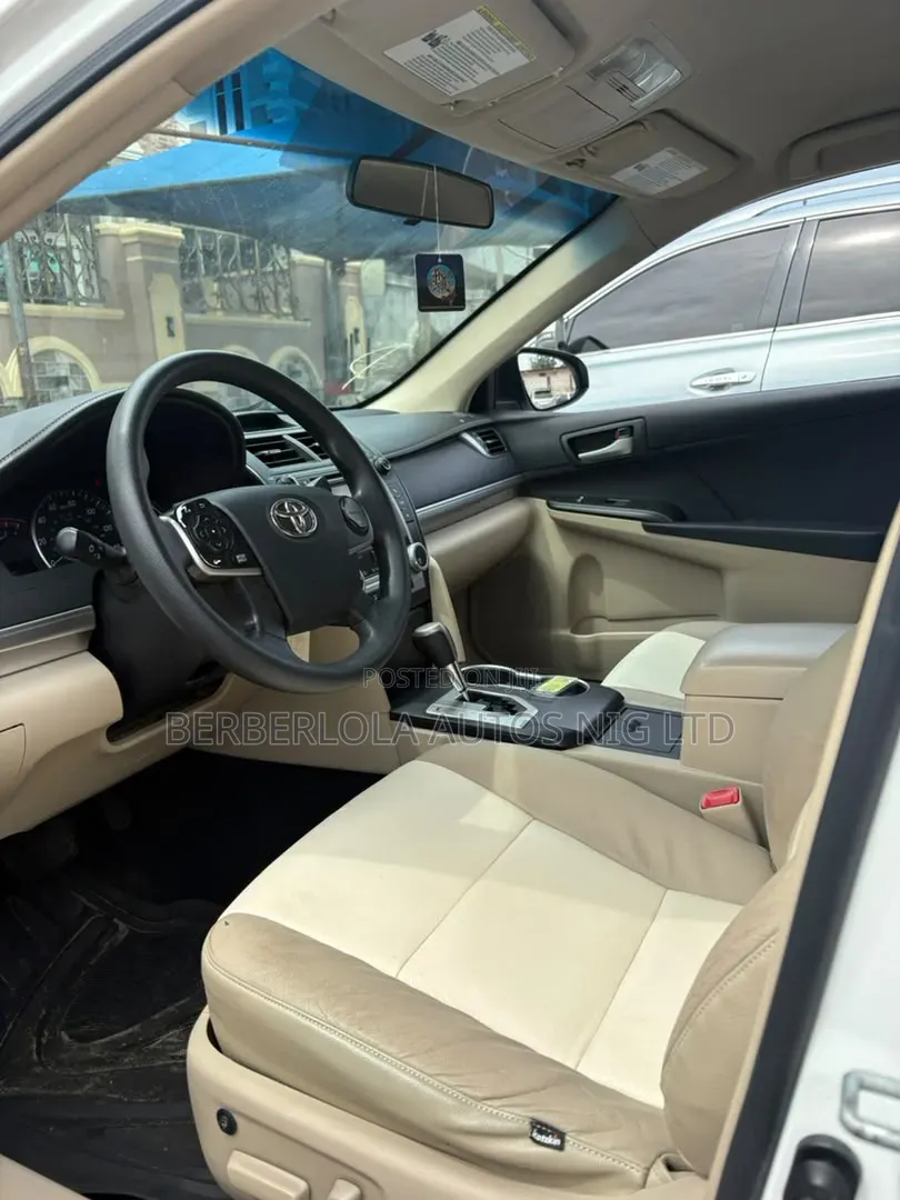 Toyota Camry LE 4dr Sedan (2.5L 4cyl 6A) 2013 White