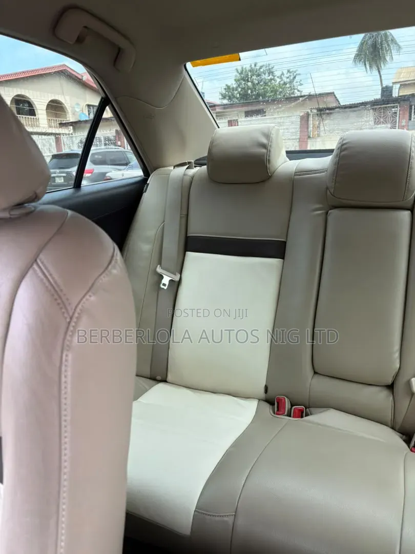 Toyota Camry LE 4dr Sedan (2.5L 4cyl 6A) 2013 White