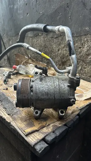 Nissan Pathfinder a/C Compressor 2005 Model