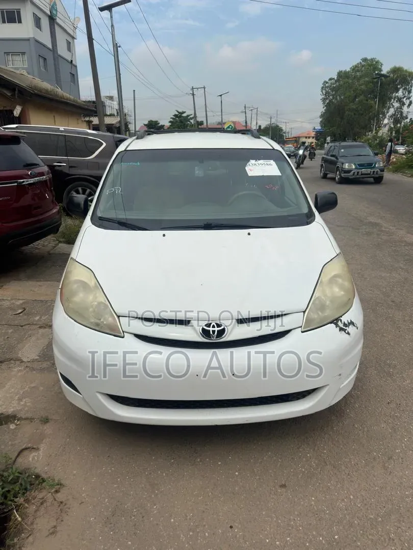 Toyota Sienna 2005 White